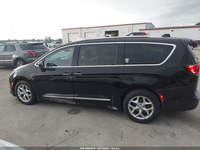 Продажа на аукционе авто 2017 Chrysler Pacifica Touring-l Plus, vin: 2C4RC1EG7HR611624, номер лота: 45092372
