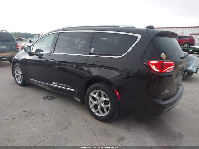Продажа на аукционе авто 2017 Chrysler Pacifica Touring-l Plus, vin: 2C4RC1EG7HR611624, номер лота: 45092372