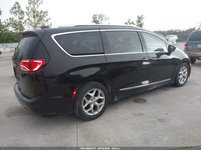 Продажа на аукционе авто 2017 Chrysler Pacifica Touring-l Plus, vin: 2C4RC1EG7HR611624, номер лота: 45092372