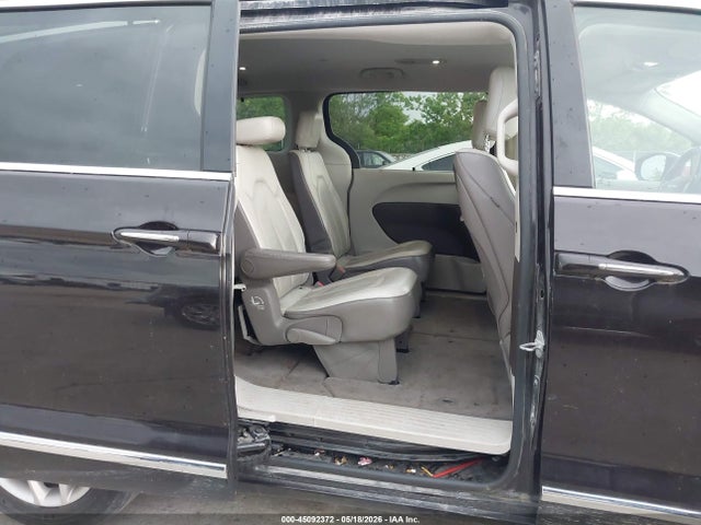 Продажа на аукционе авто 2017 Chrysler Pacifica Touring-l Plus, vin: 2C4RC1EG7HR611624, номер лота: 45092372