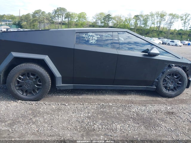 45092611 :رقم المزاد ، 7G2CEHED6RA003471 vin ، 2024 Tesla Cybertruck All-wheel Drive مزاد بيع