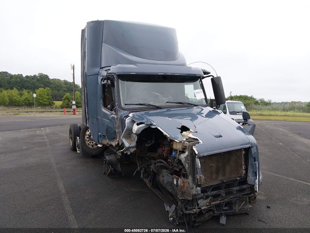 Продажа на аукционе авто 2022 Volvo Vnl, vin: 4V4NC9UG9NN312227, номер лота: 45092726