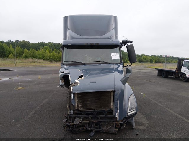 Продажа на аукционе авто 2022 Volvo Vnl, vin: 4V4NC9UG9NN312227, номер лота: 45092726