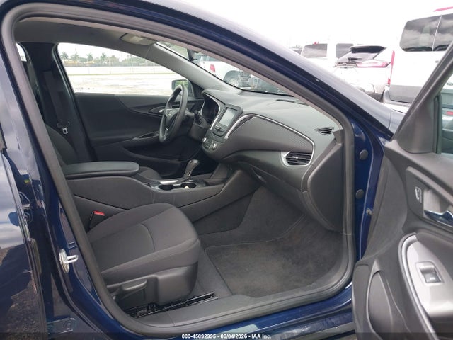 1G1ZC5ST7HF263025 Chevrolet Malibu 1fl