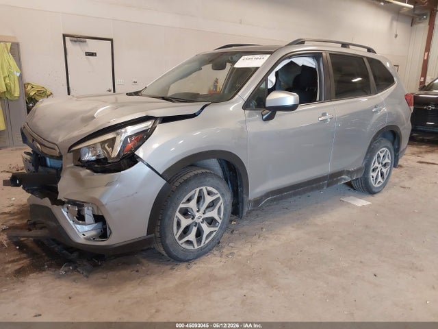 2020 Subaru Forester Premium მანქანა იყიდება აუქციონზე, vin: JF2SKAJC2LH565990, აუქციონის ნომერი: 45093045