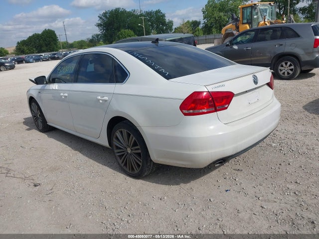 2015 Volkswagen Passat 1.8t Sport მანქანა იყიდება აუქციონზე, vin: 1VWBT7A38FC035343, აუქციონის ნომერი: 45093077