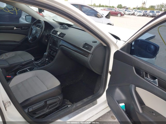 2015 Volkswagen Passat 1.8t Sport მანქანა იყიდება აუქციონზე, vin: 1VWBT7A38FC035343, აუქციონის ნომერი: 45093077