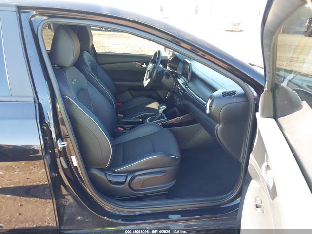 45093096 :رقم المزاد ، 3KPF34AD1ME403136 vin ، 2021 Kia Forte Gt-line مزاد بيع