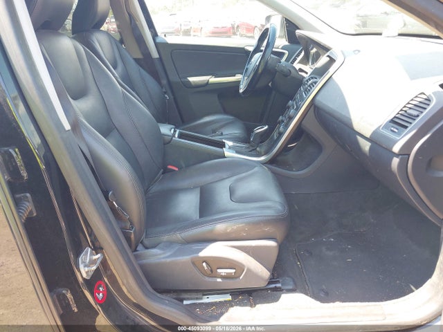 Продаж на аукціоні авто 2015 Volvo Xc60 3.2 Platinum, vin: YV4940RD6F2612358, номер лоту: 45093099