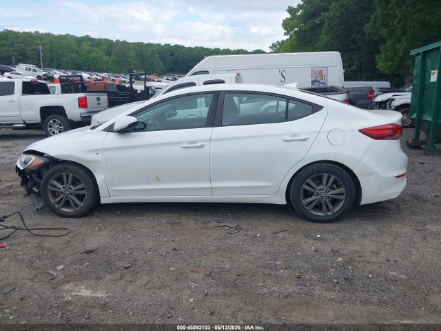 Продажа на аукционе авто 2018 Hyundai Elantra Sel, vin: 5NPD84LF3JH251651, номер лота: 45093103