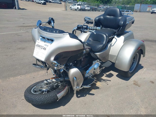 45093246 :رقم المزاد ، 1HD1MAD10JB858896 vin ، 2018 Harley-davidson Flhtcutg Tri Glide Ultra مزاد بيع