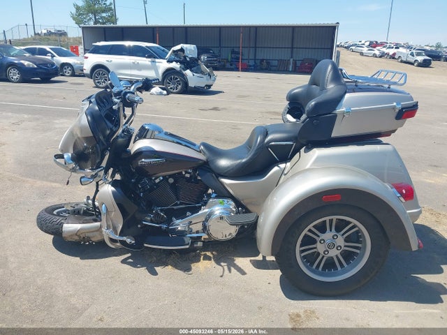 45093246 :رقم المزاد ، 1HD1MAD10JB858896 vin ، 2018 Harley-davidson Flhtcutg Tri Glide Ultra مزاد بيع