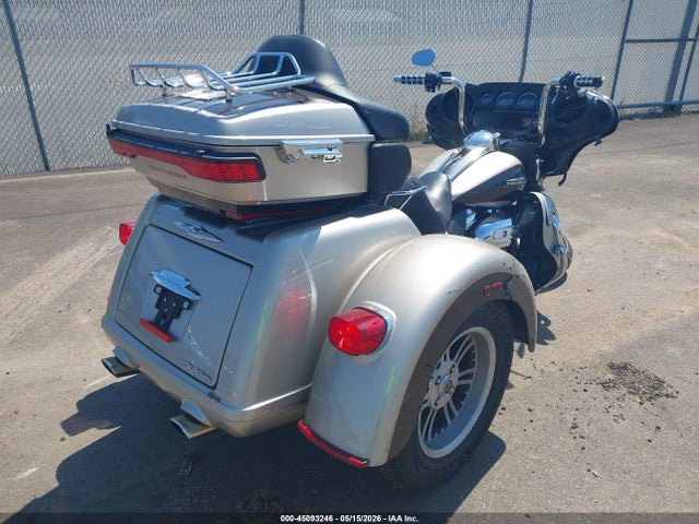 45093246 :رقم المزاد ، 1HD1MAD10JB858896 vin ، 2018 Harley-davidson Flhtcutg Tri Glide Ultra مزاد بيع