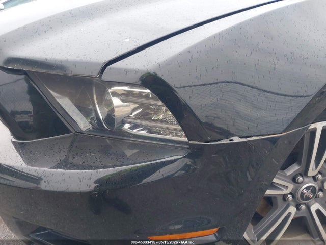 45093415 :رقم المزاد ، 1ZVBP8EM8D5213993 vin ، 2013 Ford Mustang V6 Premium مزاد بيع