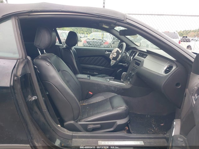 45093415 :رقم المزاد ، 1ZVBP8EM8D5213993 vin ، 2013 Ford Mustang V6 Premium مزاد بيع