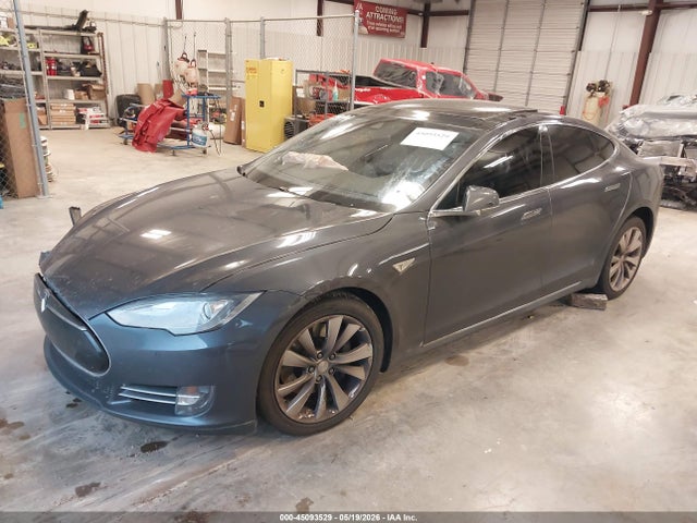 Tesla MODEL S 2016 5YJSA1E29GF123667 Image 2