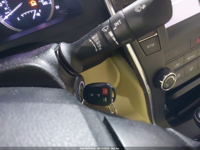45093628 :رقم المزاد ، 4T1BF1FK7HU695325 vin ، 2017 Toyota Camry Le مزاد بيع