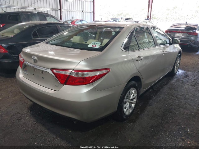 45093628 :رقم المزاد ، 4T1BF1FK7HU695325 vin ، 2017 Toyota Camry Le مزاد بيع