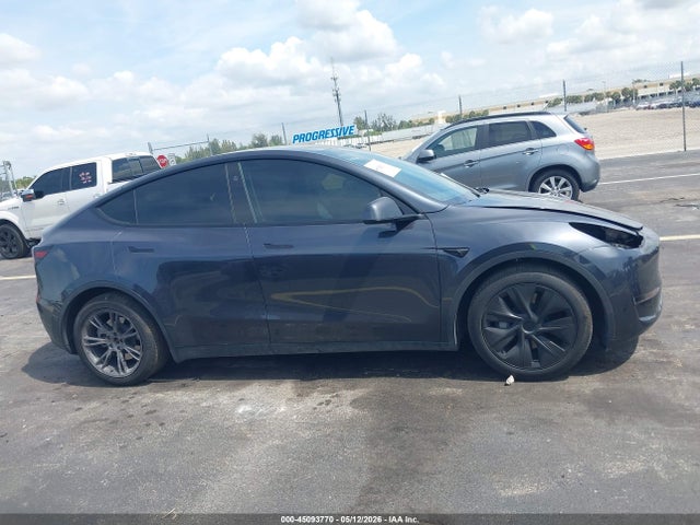 Tesla Model Y 2024 7SAYGDED5RF192793 Image 14