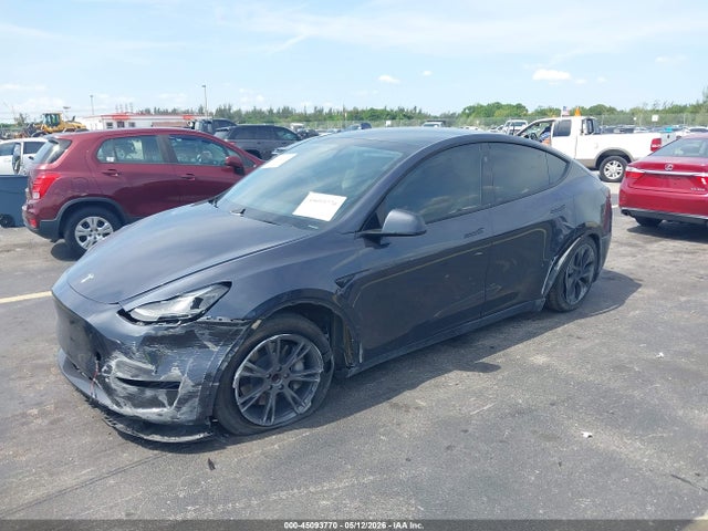Tesla Model Y 2024 7SAYGDED5RF192793 Image 2