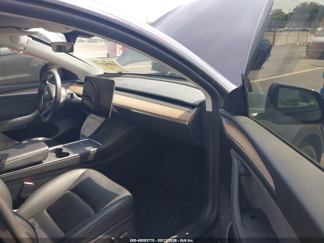 Tesla Model Y 2024 7SAYGDED5RF192793 Image 5
