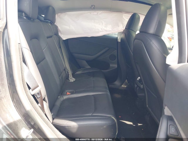 Tesla Model Y 2024 7SAYGDED5RF192793 Image 8