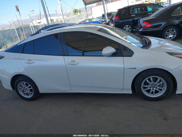 Toyota Prius Two 2016 JTDKBRFU8G3008275 Image 13