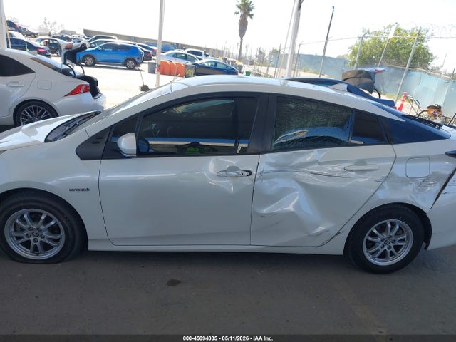 Toyota Prius Two 2016 JTDKBRFU8G3008275 Image 14