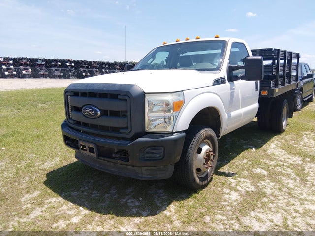 Ford F-350 Chassis Xl 2015 1FDRF3H68FED30816 Image 2