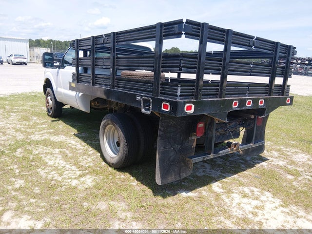 Ford F-350 Chassis Xl 2015 1FDRF3H68FED30816 Image 3