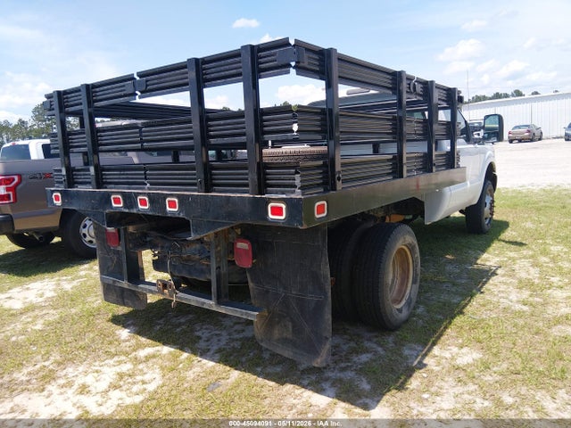 Ford F-350 Chassis Xl 2015 1FDRF3H68FED30816 Image 4