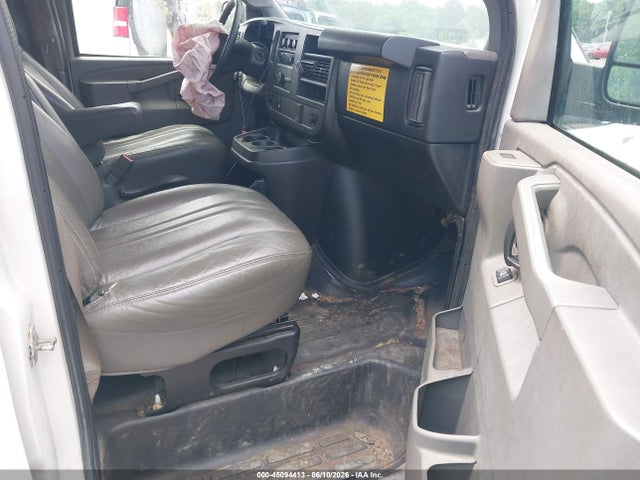 Chevrolet Express 2500 Work Van 2017 1GCWGAFF2H1139074 Image 5