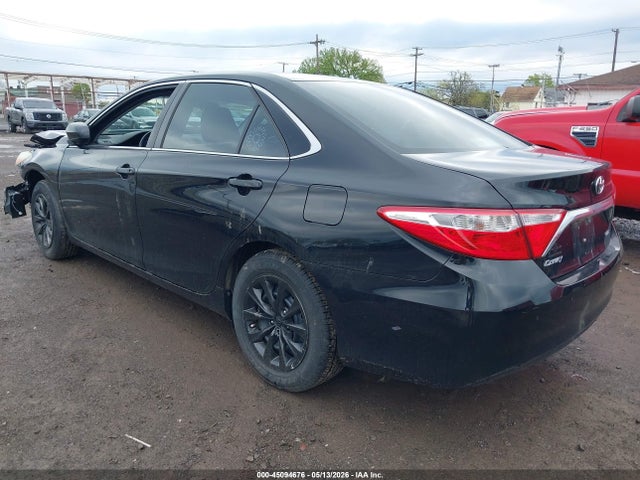 45094676 :رقم المزاد ، 4T4BF1FK9FR507827 vin ، 2015 Toyota Camry Le مزاد بيع