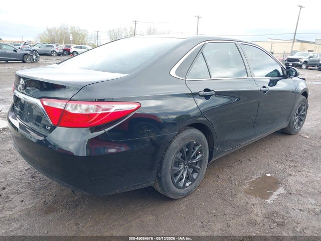 45094676 :رقم المزاد ، 4T4BF1FK9FR507827 vin ، 2015 Toyota Camry Le مزاد بيع