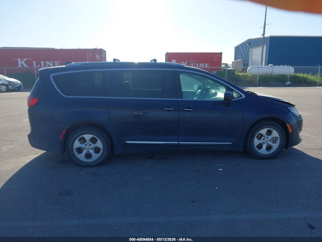 2017 Chrysler Pacifica Touring-l Plus მანქანა იყიდება აუქციონზე, vin: 2C4RC1EG4HR785666, აუქციონის ნომერი: 45094804