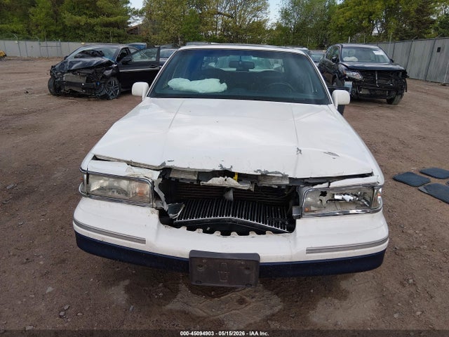 45094903 :رقم المزاد ، 1LNLM82W5SY713493 vin ، 1995 Lincoln Town Car Signature/spinnaker مزاد بيع