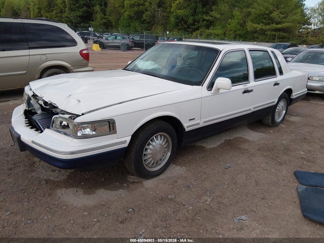 45094903 :رقم المزاد ، 1LNLM82W5SY713493 vin ، 1995 Lincoln Town Car Signature/spinnaker مزاد بيع