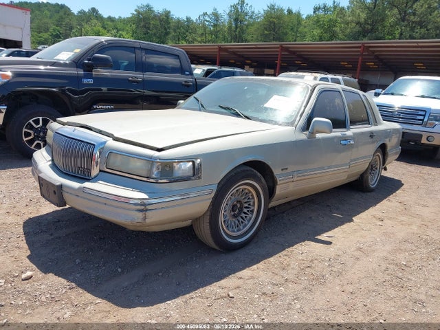 45095083 :رقم المزاد ، 1LNLM81W1TY647642 vin ، 1996 Lincoln Town Car Executive مزاد بيع
