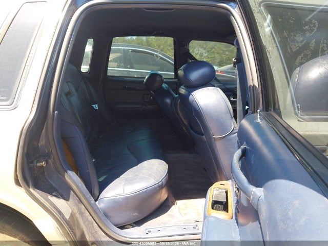 45095083 :رقم المزاد ، 1LNLM81W1TY647642 vin ، 1996 Lincoln Town Car Executive مزاد بيع