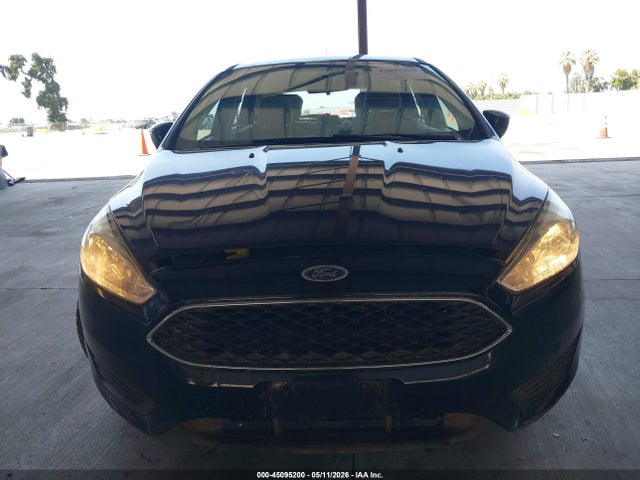 1FADP3K22JL241870 Ford FOCUS SE