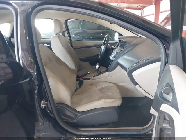1FADP3K22JL241870 Ford FOCUS SE