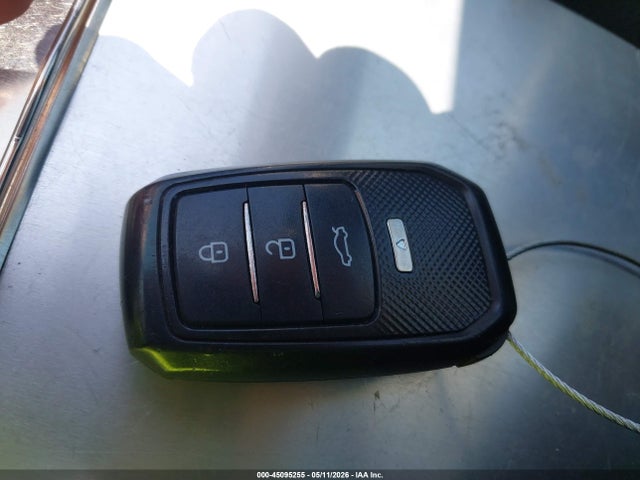 4T1B11HK1JU024167 Toyota CAMRY SE