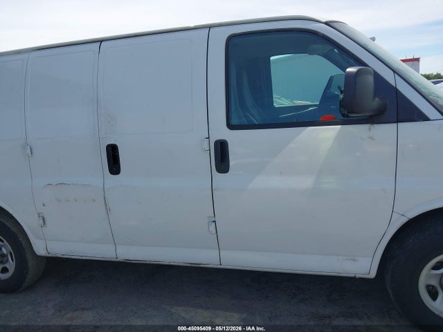 45095409 :رقم المزاد ، 1GTFG15X451107264 vin ، 2005 Gmc Savana Standard مزاد بيع