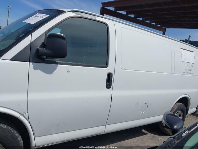 45095409 :رقم المزاد ، 1GTFG15X451107264 vin ، 2005 Gmc Savana Standard مزاد بيع
