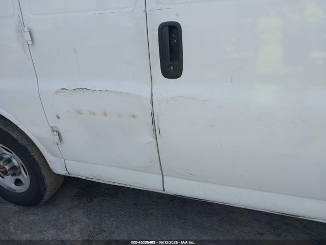 45095409 :رقم المزاد ، 1GTFG15X451107264 vin ، 2005 Gmc Savana Standard مزاد بيع