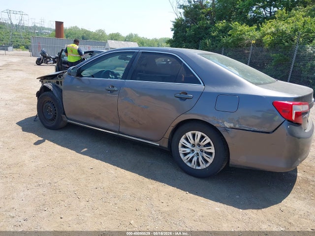 4T1BD1FK1EU101295 Toyota Camry Hybrid Le