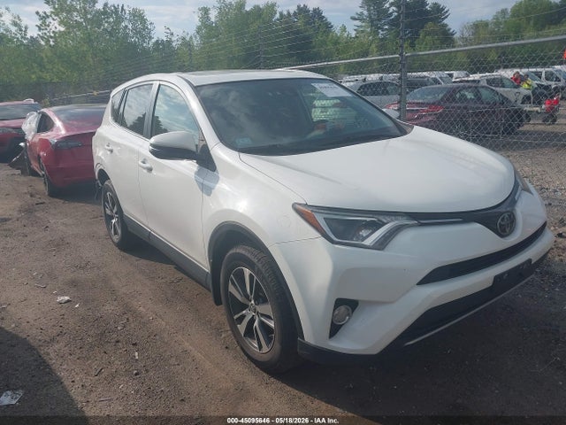 JTMRFREV3JJ227726 Toyota Rav4 Xle