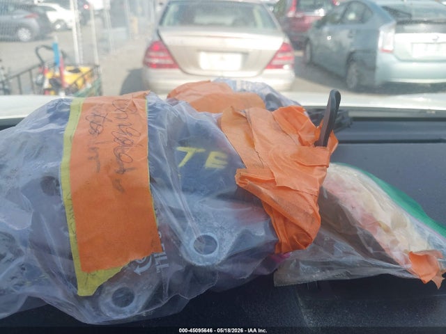 JTMRFREV3JJ227726 Toyota Rav4 Xle