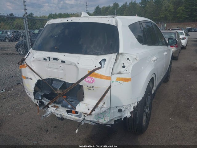 JTMRFREV3JJ227726 Toyota Rav4 Xle
