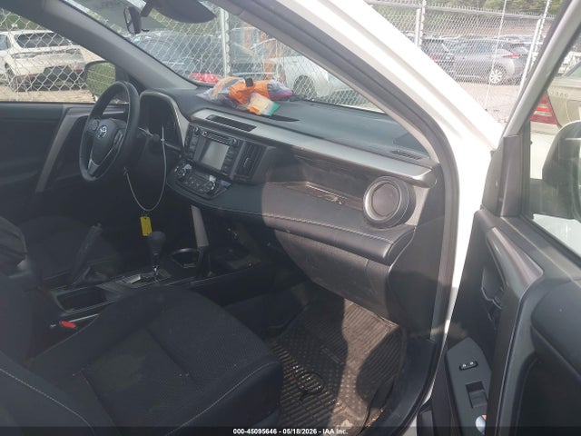 JTMRFREV3JJ227726 Toyota Rav4 Xle